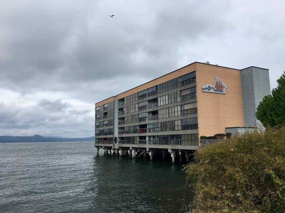 70's Motel Condo or Apartments over the Columbia River
