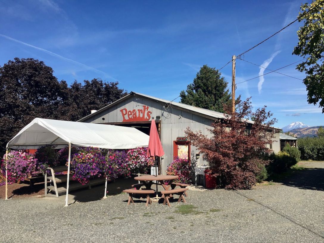 Pearl's Place orchard and produce stand near Hood River, Oregon