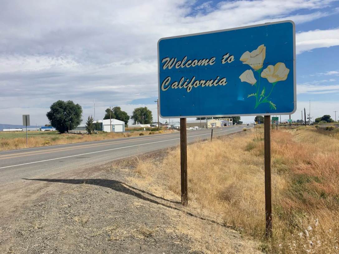 Welcome to California Sign along Oregon State Route 39 and California State Route 139