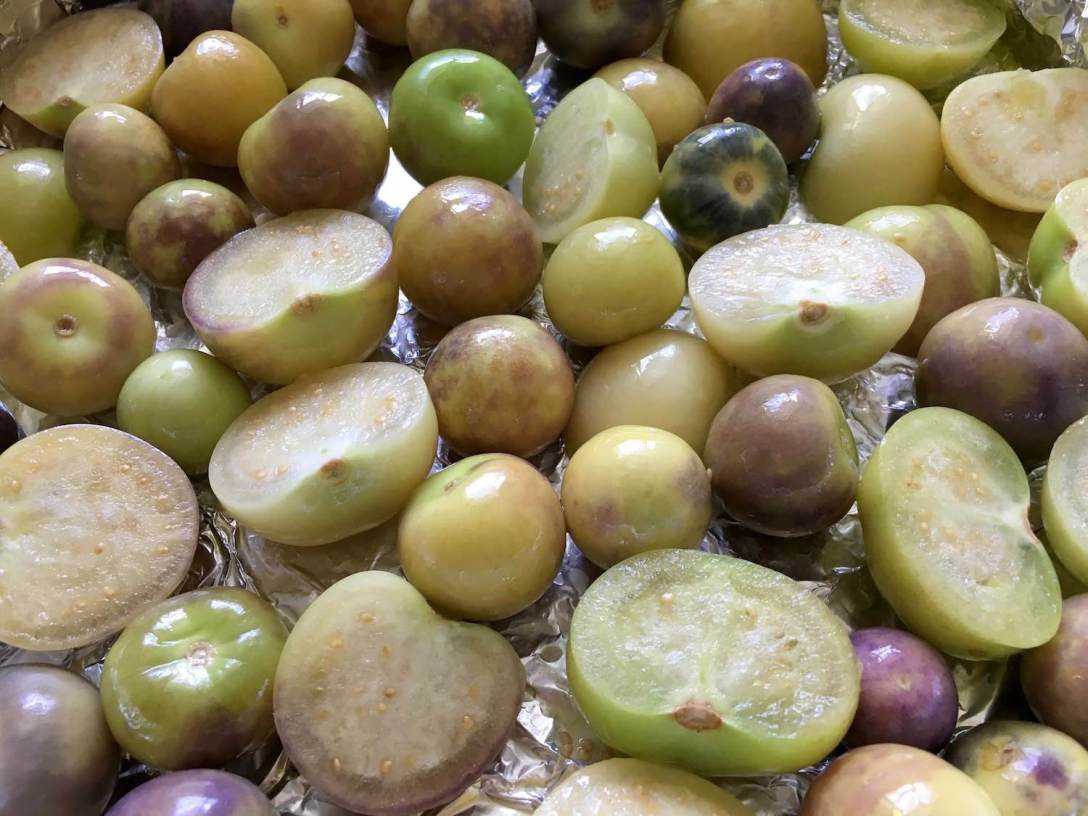 Oven roasting tomatillos