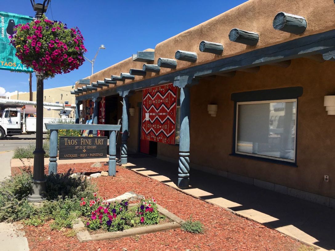 One of many Taos, New Mexico fine art and Antique Galleries